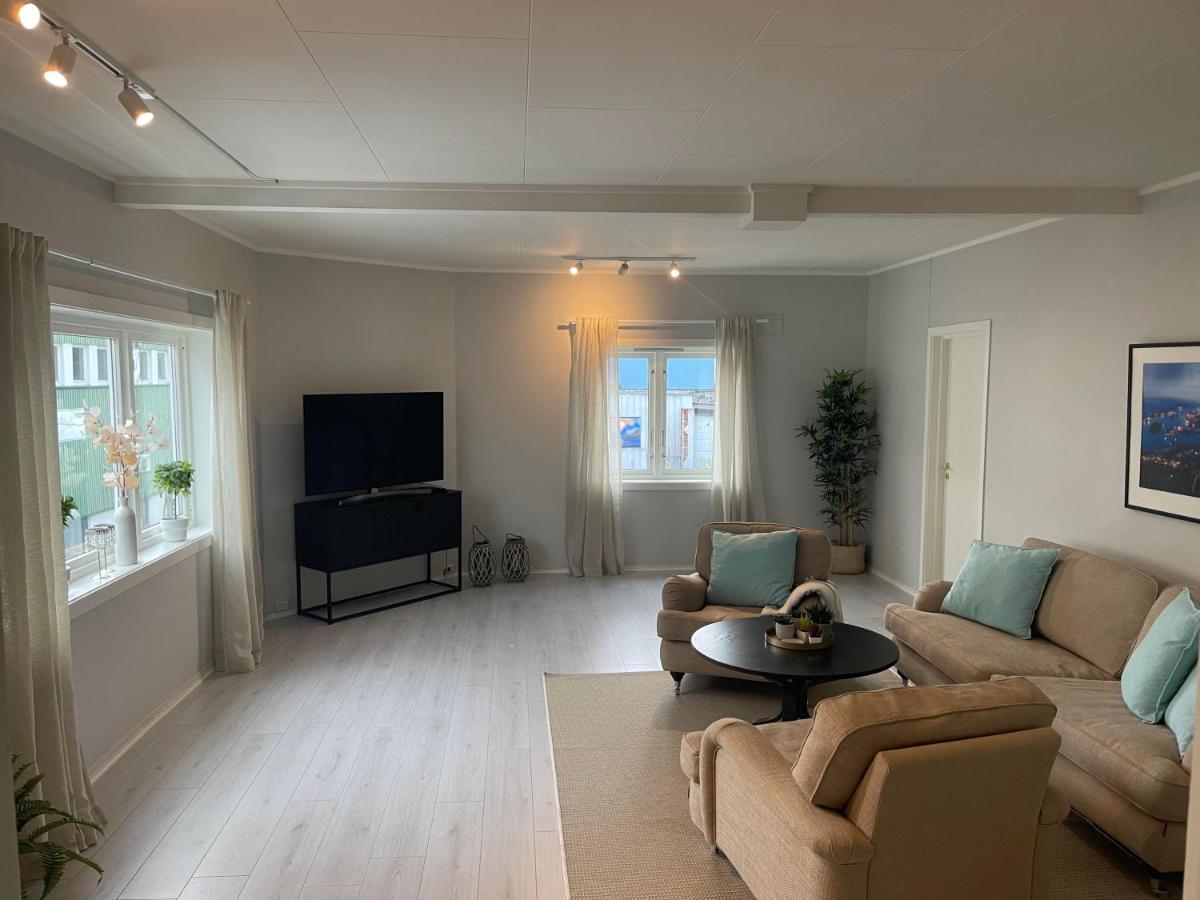 Romslig Leilighet Sentralt I Svolvaer Sentrum Exterior foto